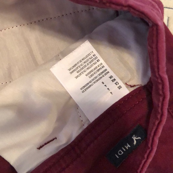 Burgundy AE shorts - Picture 3 of 4